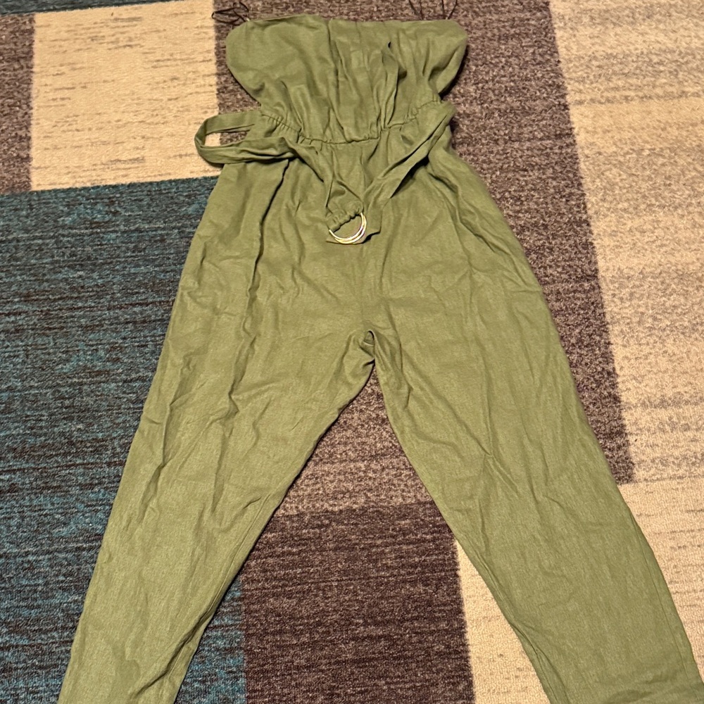 Zara Sage Green Strapless Jumpsuit Size Medium
Linen blend